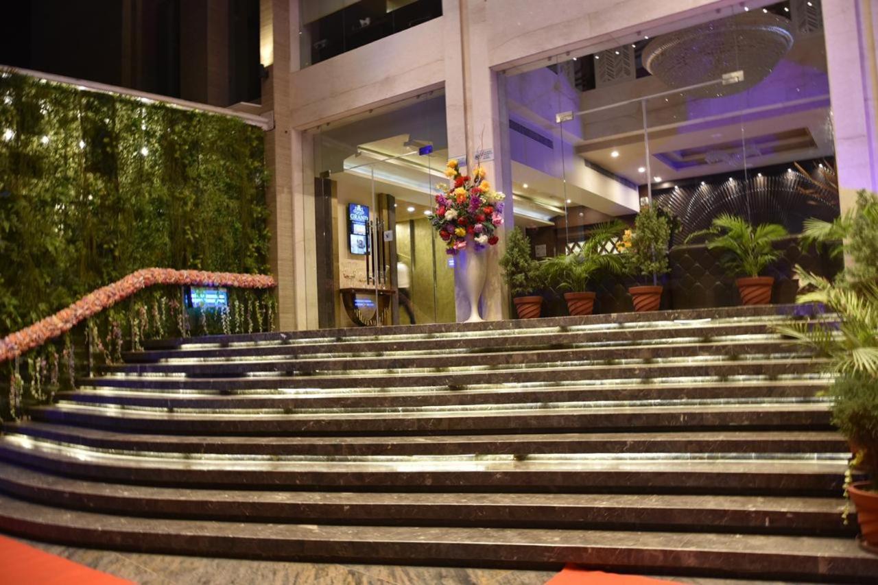 Dng The Grand Hotel Kanpur Exterior photo